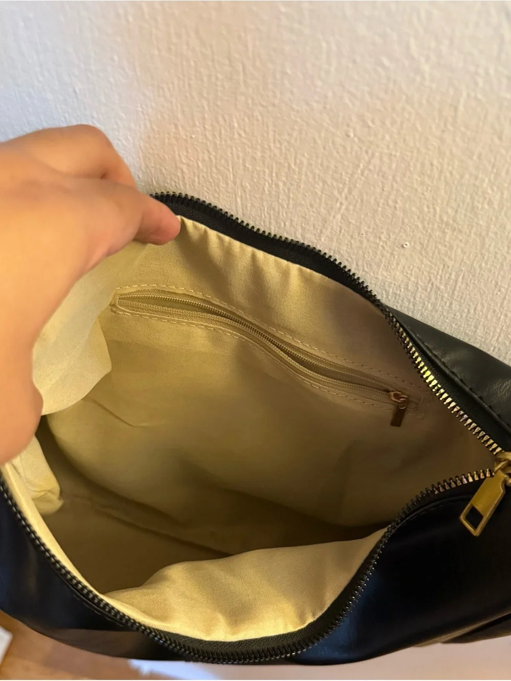 Women’s Classic Black Leather Shoulder Bag